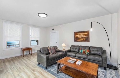 Stanwood Apartment | The Nighthawk Eyrie