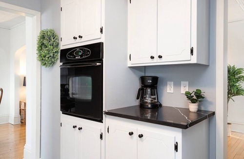 Richfield House | The Nightingale · King Bed l 5 min to MOA l 75 & 65 HDTV I Ping Pong