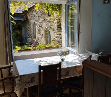 Laniscat Apartment | The Nightingales