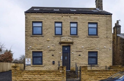 Huddersfield Apartment | The Nivora Suite
