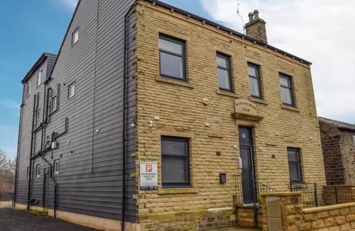 Huddersfield Apartment | The Nivora Suite