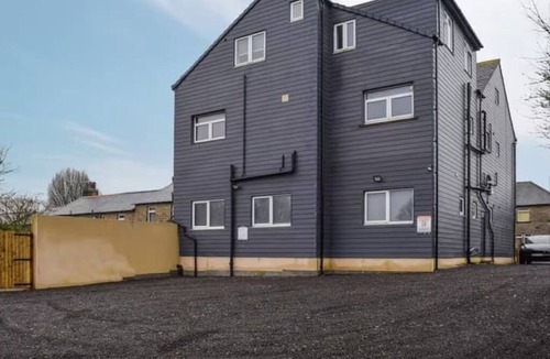 Huddersfield Apartment | The Nivora Suite