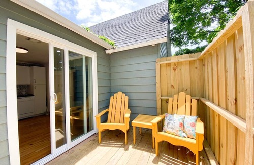 Mountain View Cabin | The Nook on Main ~ Walk to restaurants and shops!