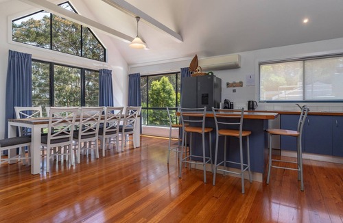 Smiths Lake House | The Norfolk - Pacific Palms Holidays