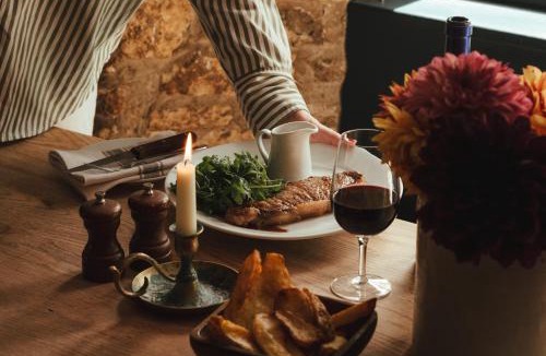 Whichford Hotel | The Norman Knight