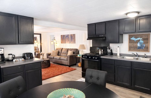Curtis House | The Northern Nest-Hot Tub/Views of Curtis and Lake.nState tax included