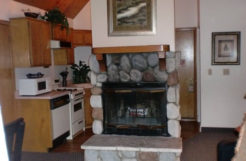 Crestline Hotel | The North Shore Inn