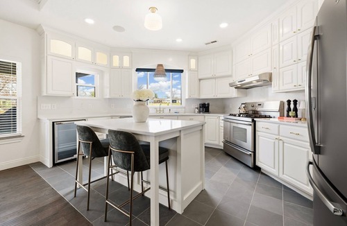 Downtown House | The Northender-Walk Downtown-ON MTB trail-HotTub