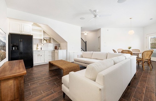 Downtown House | The Northender-Walk Downtown-ON MTB trail-HotTub