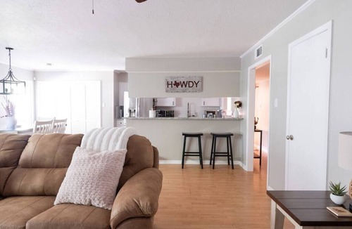 College Station House | The Northgate Nook - Cozy 3 Bedroom Home