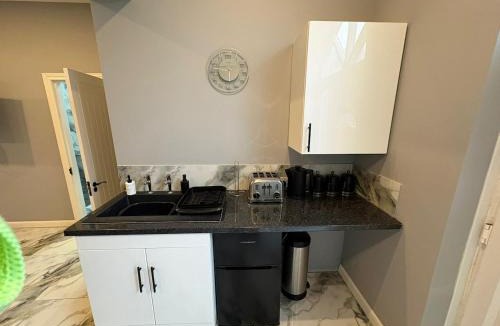 Bawburgh Apartment | The Norwich Hideaway - Private Hot Tub