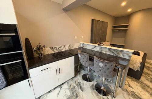 Bawburgh Apartment | The Norwich Hideaway - Private Hot Tub