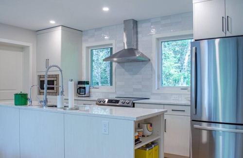 Irondale House | The Nottage-4BR, AC, Pet-friendly, Unlimited Wifi!