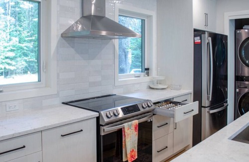 Irondale House | The Nottage-4BR, AC, Pet-friendly, Unlimited Wifi!
