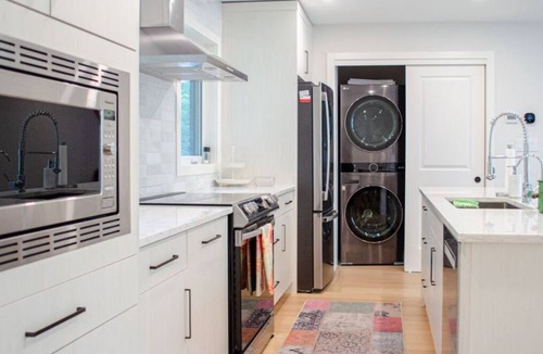 Irondale House | The Nottage-4BR, AC, Pet-friendly, Unlimited Wifi!