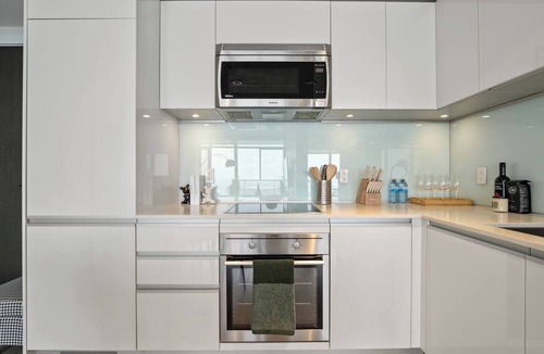 Victoria Park Apartment | The Nova - Stampede Views & Free Parking!