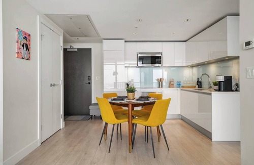 Victoria Park Apartment | The Nova - Stampede Views & Free Parking!