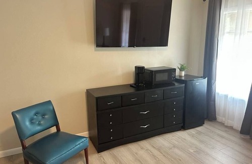 Barksdale House | The Nueces River Retreat - Room #2
