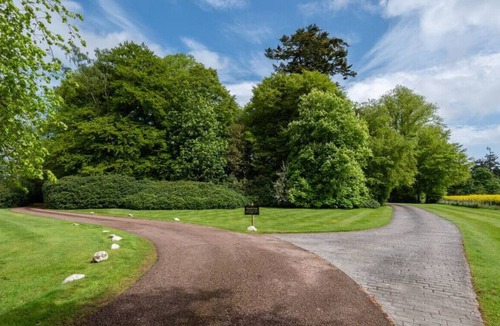 Kirriemuir Apartment | The Nutcracker Suite