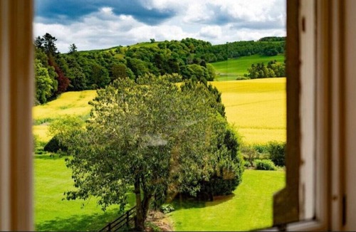 Kirriemuir Apartment | The Nutcracker Suite