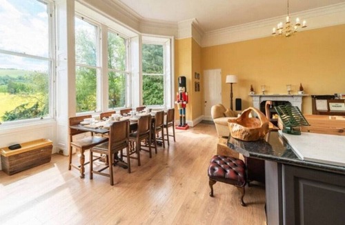 Kirriemuir Apartment | The Nutcracker Suite