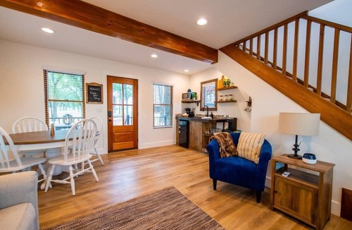 Elm Mott Ski Chalet | The Nuthatch Cabin (15 MIN to Magnolia & Baylor)