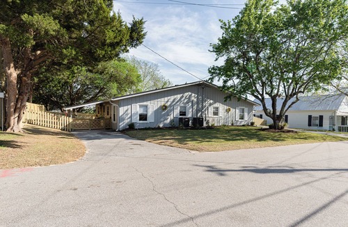 Swansboro House | "The Nutt" A Stylish Family+ Pet-Friendly Coastal Compound in Historic Swansboro