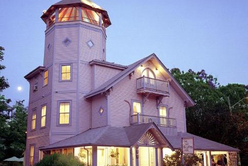 Circuit Avenue Hotel | The Oak Bluffs Inn