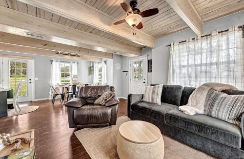 Siloam Springs House | The Oak Cottage- Charming Downtown Family Retreat in the Heart of Siloam Springs