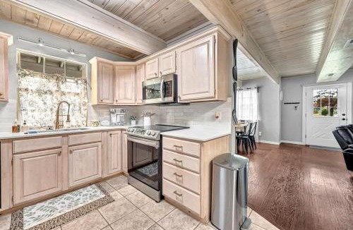 Siloam Springs House | The Oak Cottage- Charming Downtown Family Retreat in the Heart of Siloam Springs