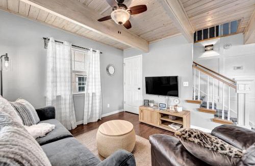 Siloam Springs House | The Oak Cottage- Charming Downtown Family Retreat in the Heart of Siloam Springs