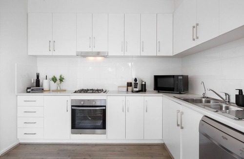 Kidman Park House | The Oak Grove - Dedicated Workspace, WiFi, Parking