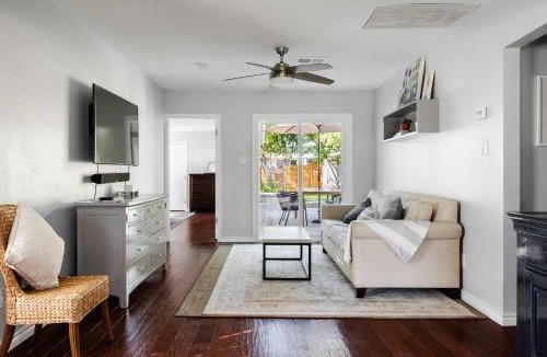 Highland Park West House | The Oak Haven - 3BR with Pool Billiards & Arcade