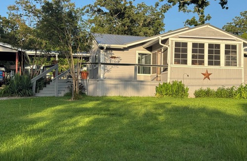 Murchison House | The Oak House with lake view. E. Tx , Tyler,Canton, Athens, areas. Private lake.