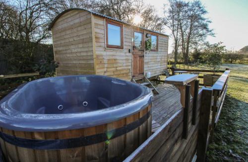Whitchurch House | The Oak Hut