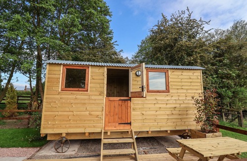 Whitchurch Cottage | The Oak Hut