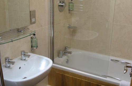 Ledbury Bed & Breakfast | The Oak Inn Staplow