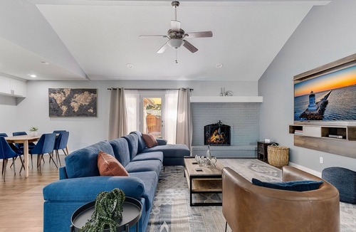 Plano House | The Oak | King Bed & HUGE Backyard