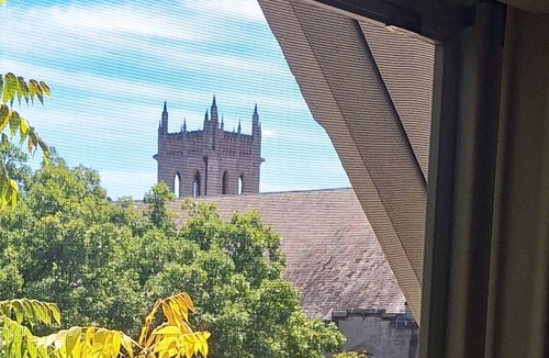 Oak Park Apartment | The Oak Park Loft, Including Garage