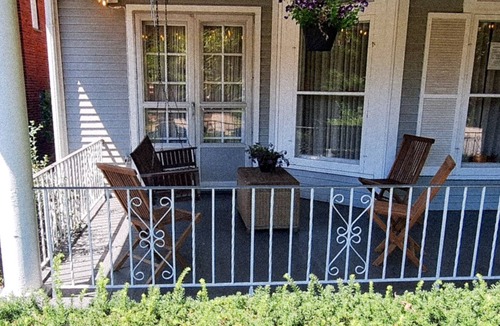 Oak Park Apartment | The Oak Park Loft, Including Garage