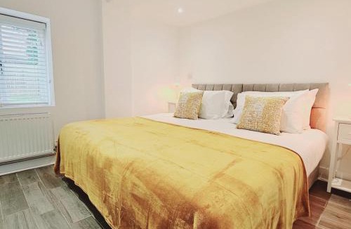 Farnham Apartment | The Oak Suite