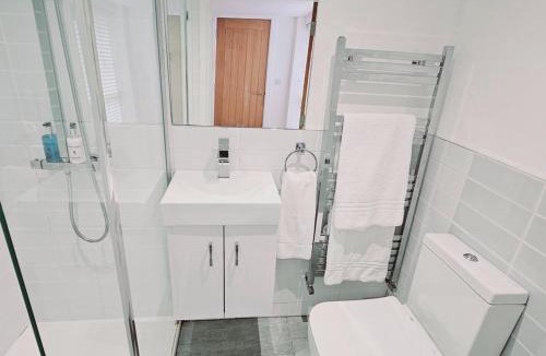 Farnham Apartment | The Oak Suite