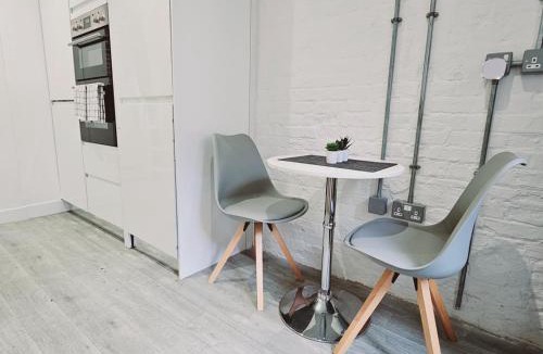 Farnham Apartment | The Oak Suite