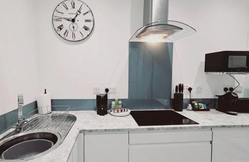 Farnham Apartment | The Oak Suite