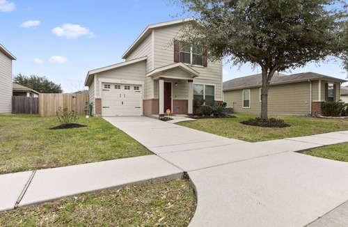 Houston House | The Oaks at Burnell – Private Houston Home