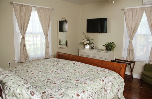 Sulphur Springs Bed & Breakfast | The Oaks Bed and Breakfast