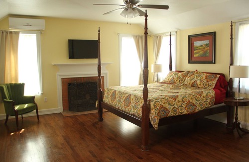 Sulphur Springs Bed & Breakfast | The Oaks Bed and Breakfast