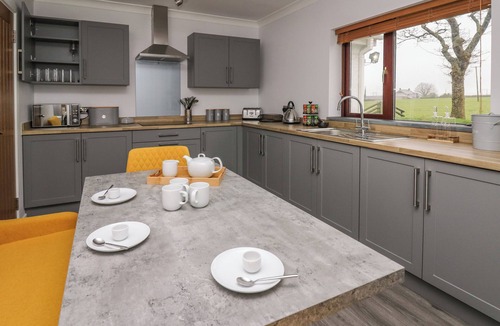 Saint Clears Cottage | The Oaks