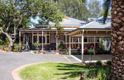 Lilydale Bed & Breakfast | The Oaks Lilydale Accommodation