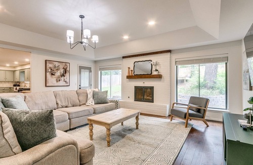 Edmond House | The Oaks on Cedar Ridge | 3BR Pool Home | Edmond